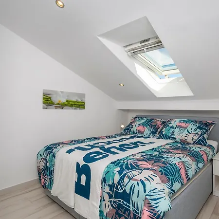 Apartment By The Sea Njivice, Krk - 5295 Njivice